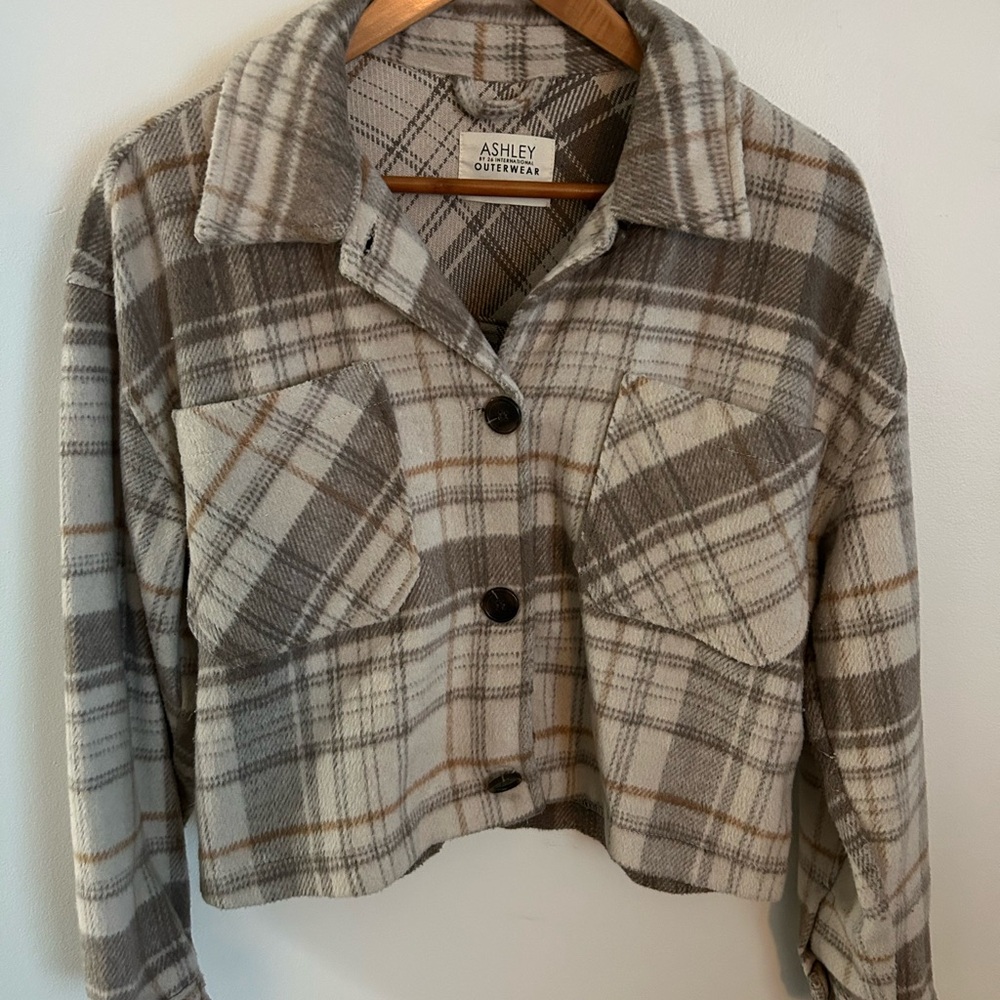 Ashley Outerwear Plaid Button-Up Shacket in Cream & Taupe